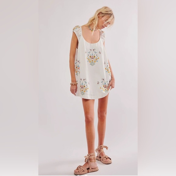 Free People Wildflower Floral Embroidered White mini Dress Sz S - Picture 3 of 8